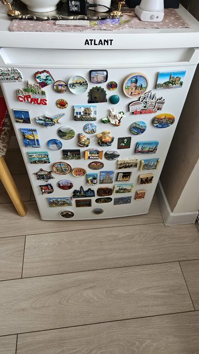 Холодильник маленький продам