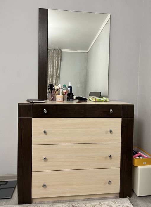 Тумбочка с зеркалом 30000