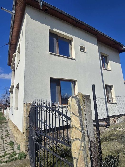 Къща в Плевен, област-гр.Гулянци площ 136 цена 85000