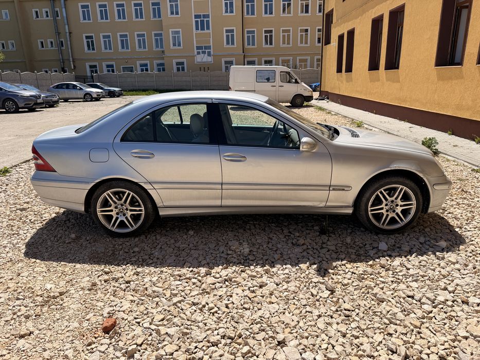 C230 Mercedes-Benz