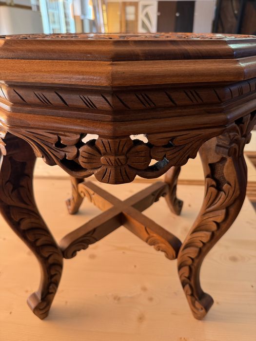 Маса от дърво орех