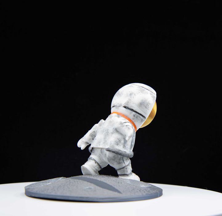 STAND TELEFON  ASTRONAUT PE LUNA -Handmade, dry brush + 4 straturi lac