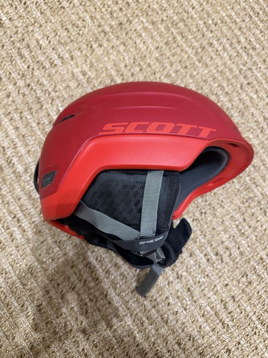 Сноуборд с креплением, ботинки и шлем