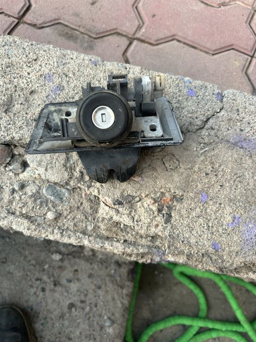 Замок багажника на мерседес