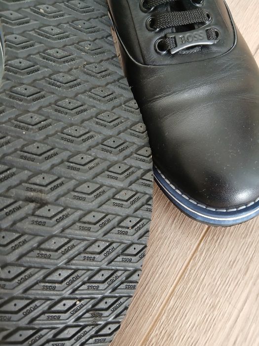 Обувки Boss, Номер 40, размер стелка 27см.