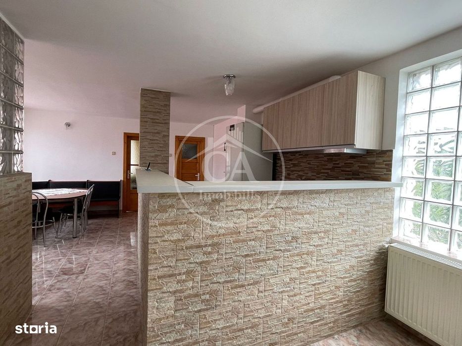 Casa de vânzare cu 8 camere de tip P+E+M in zona Rogerius, Oradea