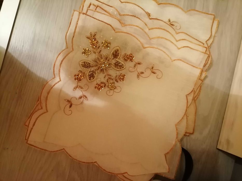 Комплект Покривки с мъниста, платове нови от соца