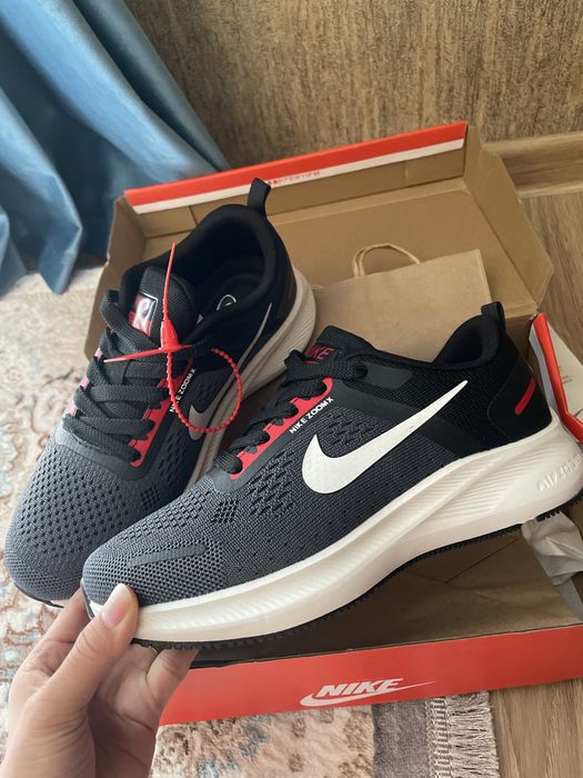 Nike кроссвки новые