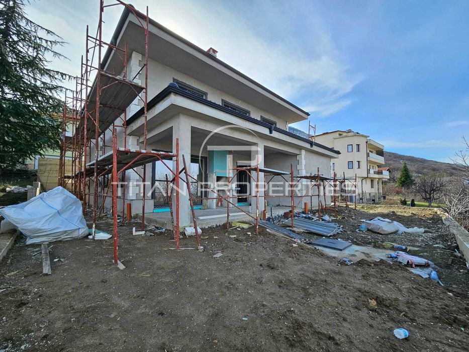 Двуетажна къща Белащица