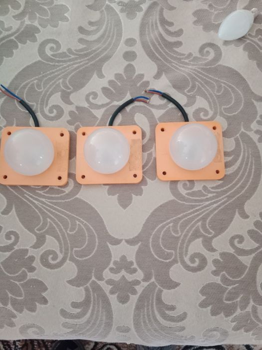 Продам точечные светильники