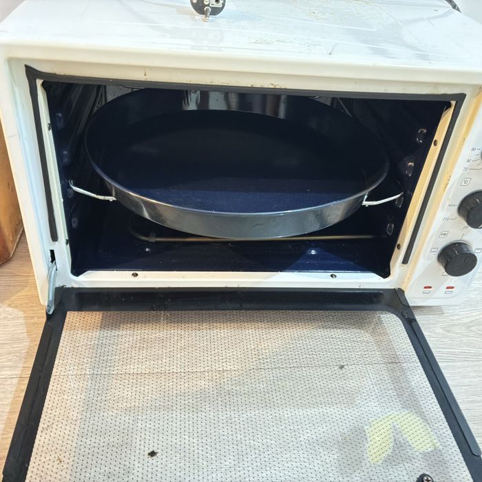 Продам электропечь в рабочем состоянии.