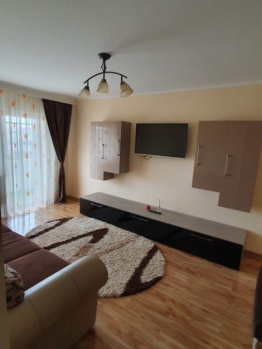 Vând apartament cu trei camere