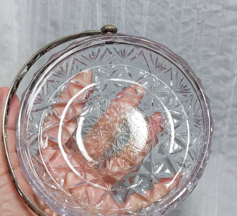 Очень красивая конфетница