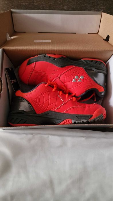 Adidas Yonex marimea 35, stare foarte buna