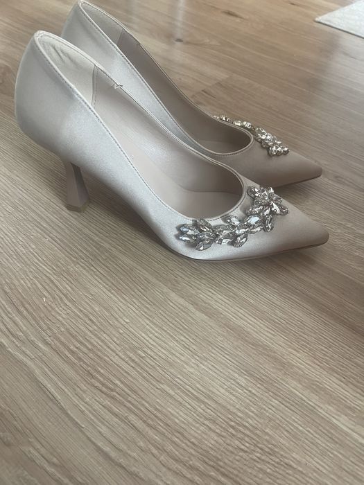 Официални обувки на ток