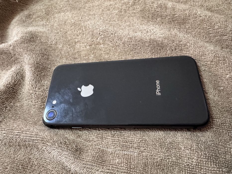 Айфон 8 64 гб все работает