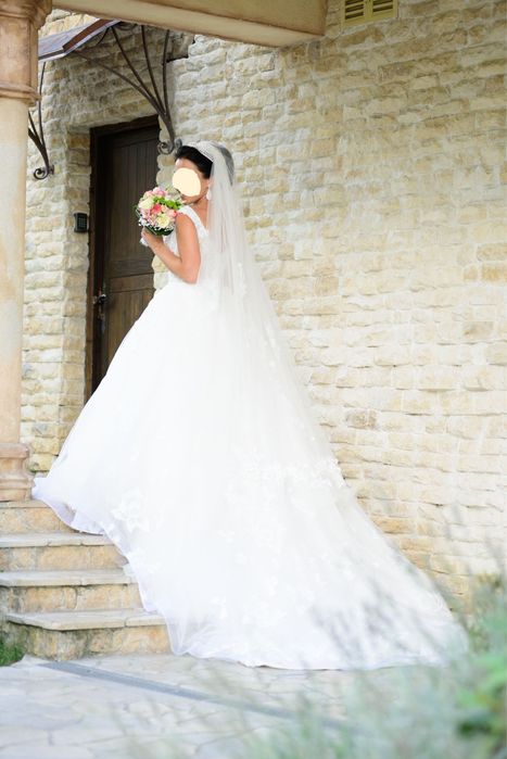 Vând rochie de mireasă tip prințesă cu trenă