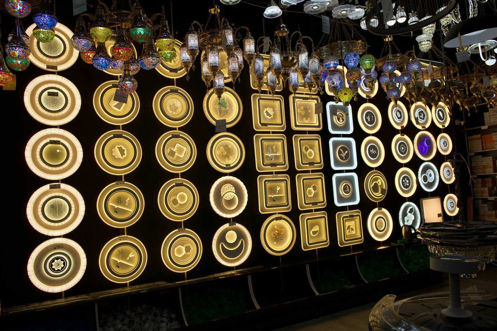 Yangi dizay va barcha o'lchamdagi plafonlar mavjud