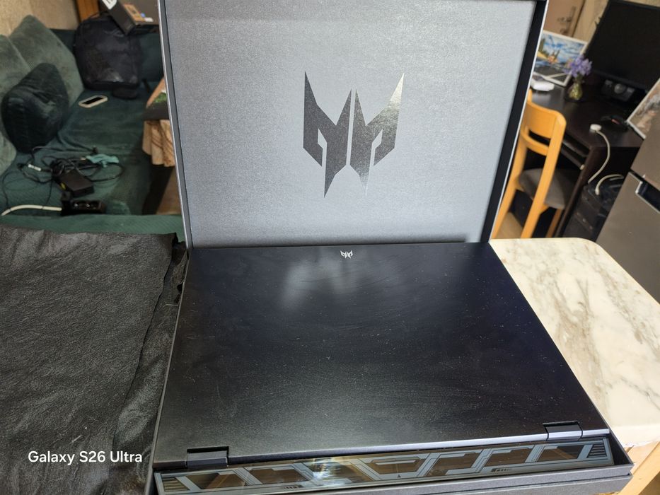 Acer Predator Helios 18 i9-13900HX/RTX 4080 12GB/32GB DDR5/2TB NVMe/250Hz DDS Mini LED/RGB  Като нов!