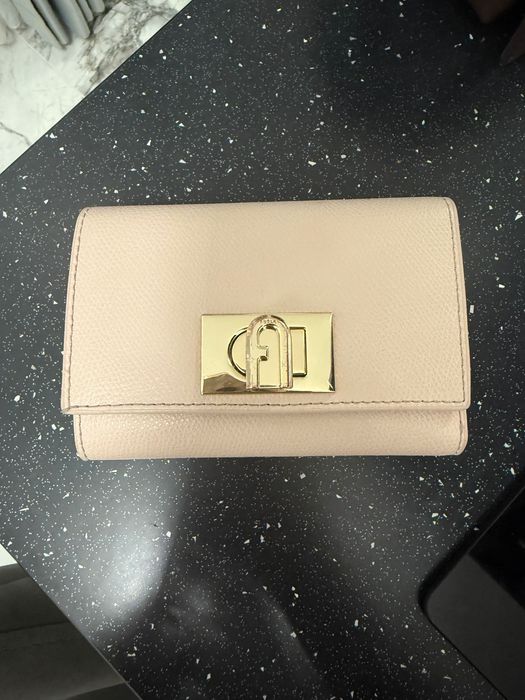 Furla уникален портфейл