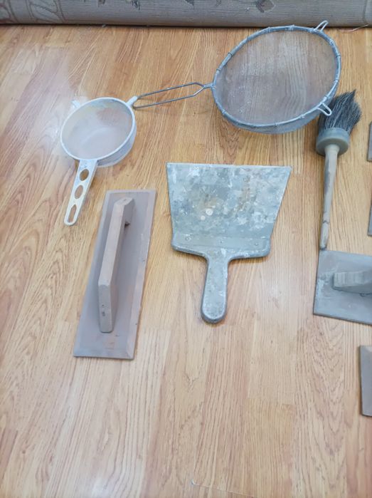 Инвентарь для ремонта. Затирки, шпателя, сито