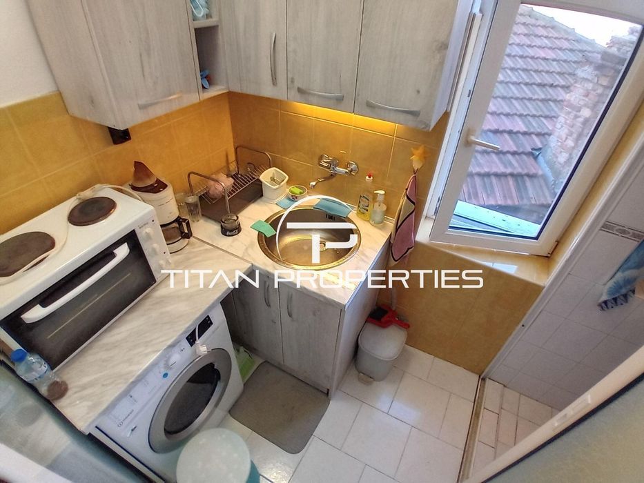 Дава се под наем Двустаен апартамент в Бургас, Център - 50 кв.м за 331.5 € - Снимка #2