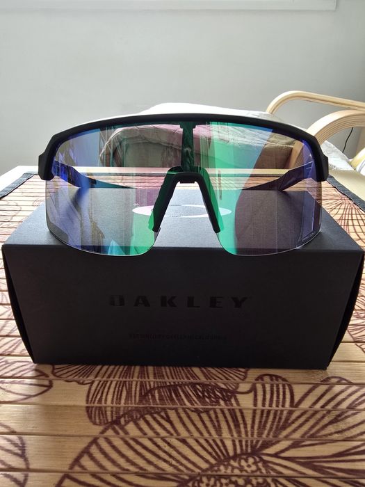 Слънчеви очила Oakley Sutro