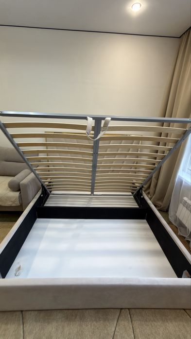 Продам кровать 180/200
