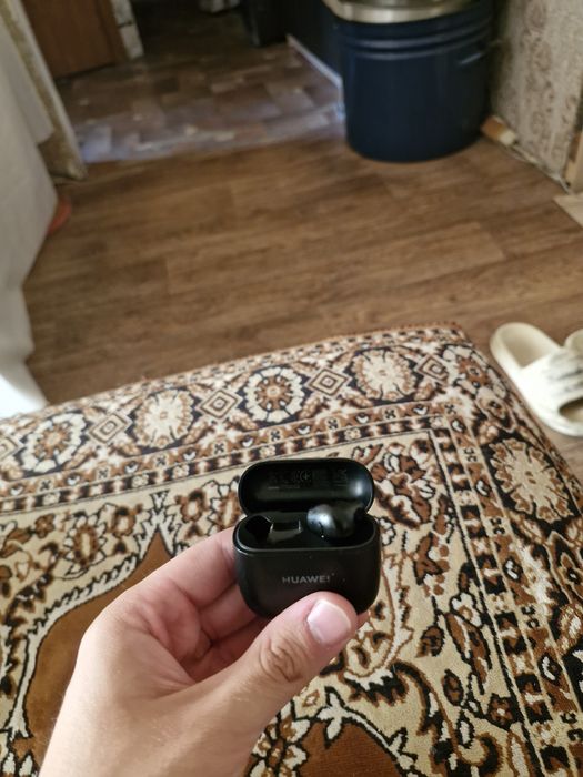 Наушник 1 с чехлом HUAWEI