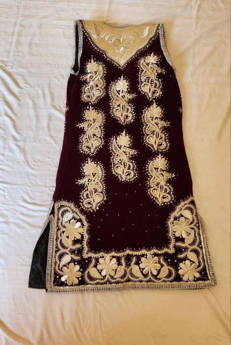 Зарли келин камзулчалар турлари билан.