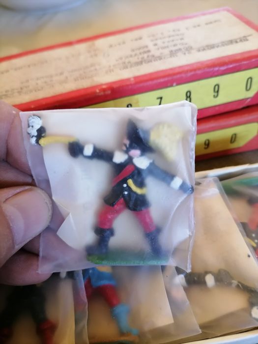 Оловни войници правени в България