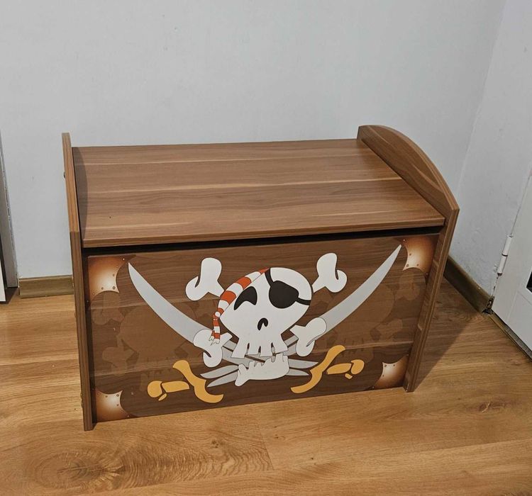 Продавам ракла , гардероб,легло за детско- юношеска стая