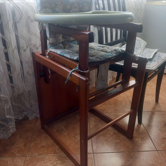 Продам стульчик для кормления ребёнка.