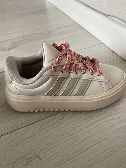 Кроссовки Adidas