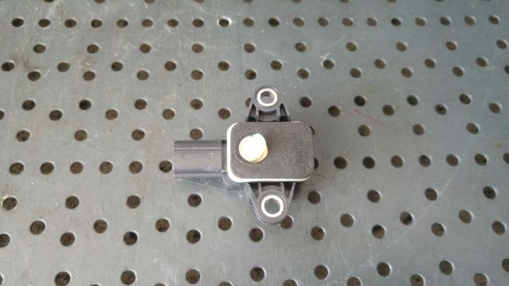 Senzor impact dreapta fata audi a4 b7 avant 8ed 8p0955557