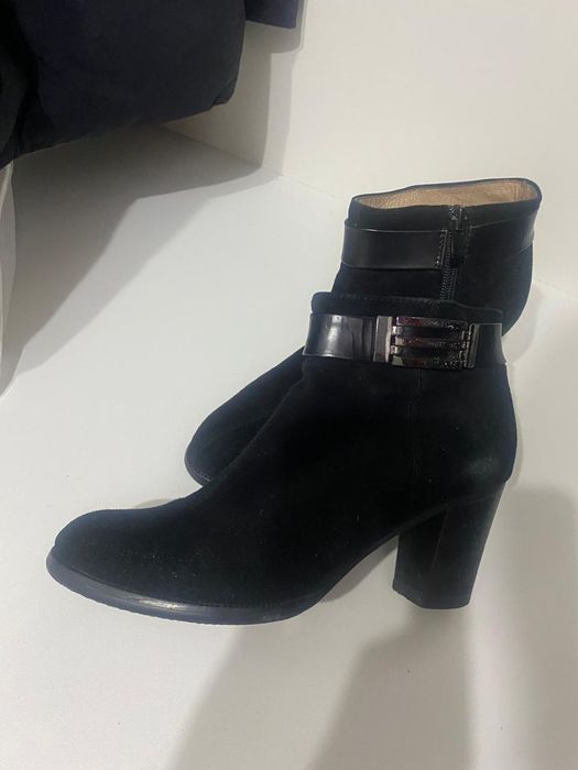 Продам ботильоны женские