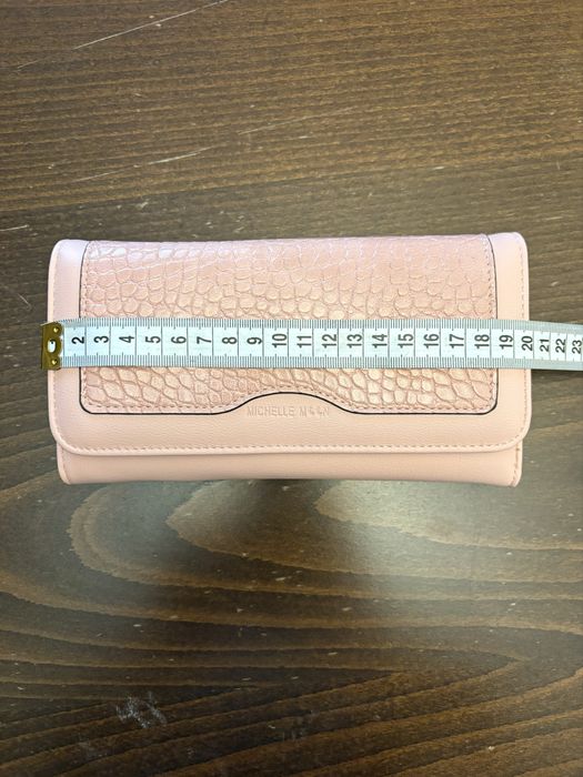 Ново дамско портмоне