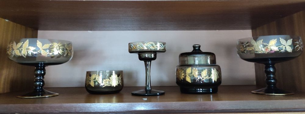 Сет от съдове с инкрустации