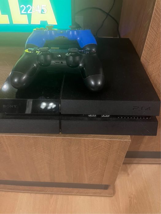 Playstation 4 с 2 контролера