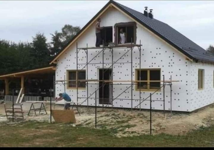 Construim cabane și case modulare moderne pe structura metalica