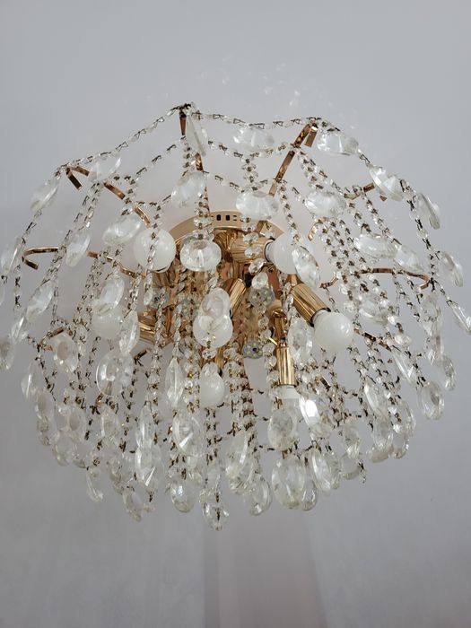Люстра с белыми хрусталиками