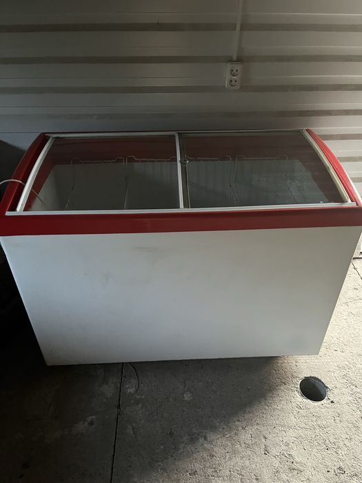 Продам витринный морозильник бу