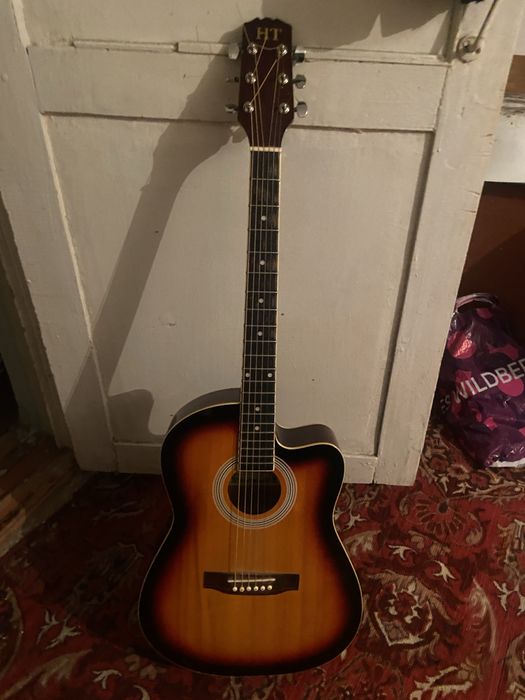 Гитара хороши звук чотки продам