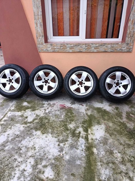 Cauciucuri de iarnă cu genți in state foarte bună