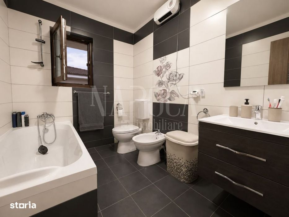 Casa 4 camere de vanzare in Floresti