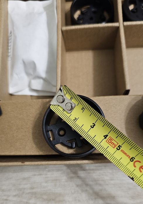 Set de 2 kit-uri pentru instalare tweetere (difuzoare)auto - noi în ambalajul original.