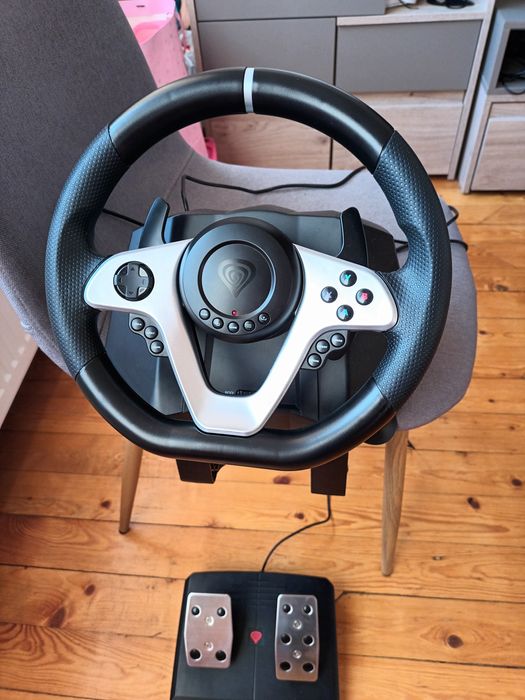 волан с педали за PS4 и други конзоли