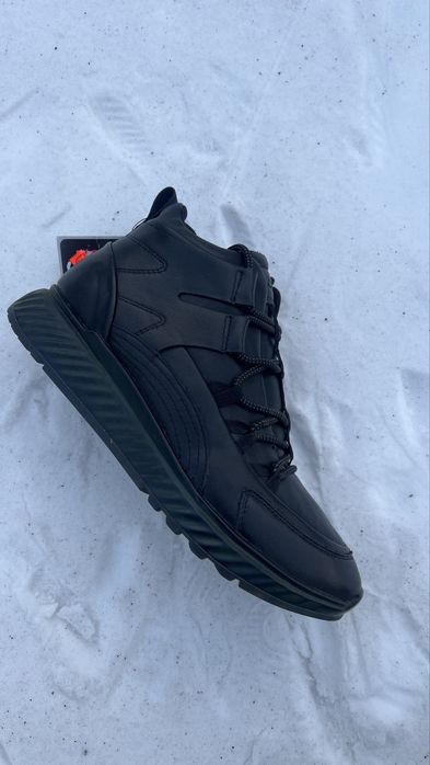 Кроссовки Nike и Adidas