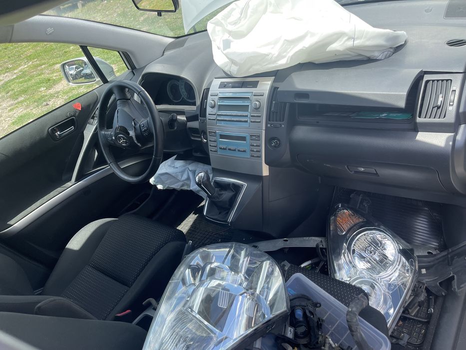 На Части  Toyota Corolla Verso 2.2 D-4D 136к.с 2008г Facelift