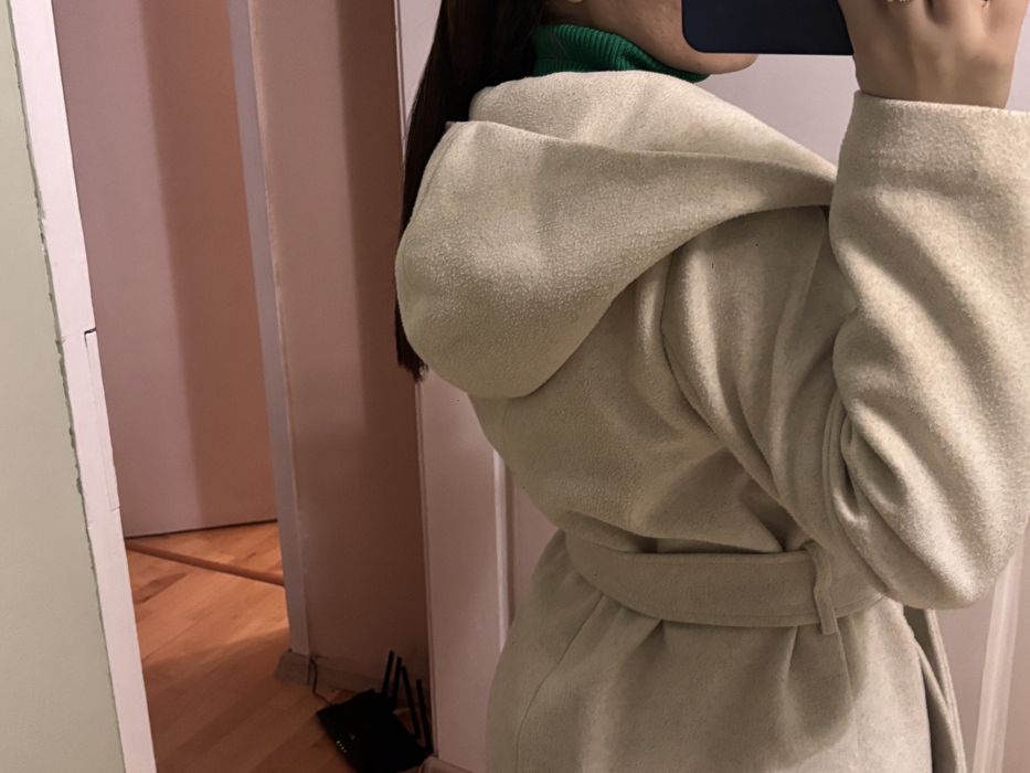 Бяло палто Zara